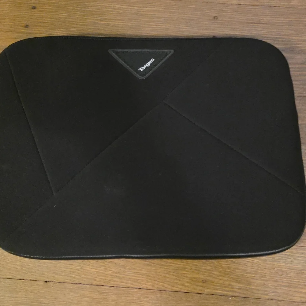 Targus Black Slipcase Tablet / Ipad / Netbook Protective Sleeve Air Padded